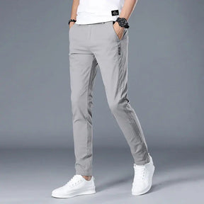 Calça Casual Masculina Marcanzzi MZ004: conforto e estilo em sarja de alta qualidade com corte de alfaiataria. Elegância para trabalho ou encontros.