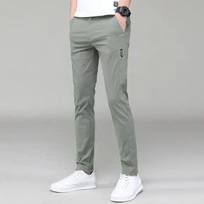 Calça Casual Masculina Marcanzzi MZ004: conforto e estilo em sarja de alta qualidade com corte de alfaiataria. Elegância para trabalho ou encontros.
