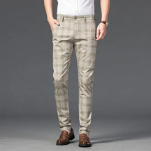 Calça Casual Masculina Xadrez Listrada Marcanzzi MZ257 em tecido de alta qualidade, com caimento confortável e design moderno para o dia a dia.