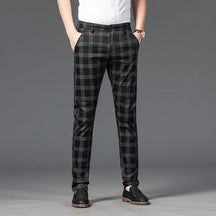 Calça Casual Masculina Xadrez Listrada Marcanzzi MZ257 em tecido de alta qualidade, com caimento confortável e design moderno para o dia a dia.
