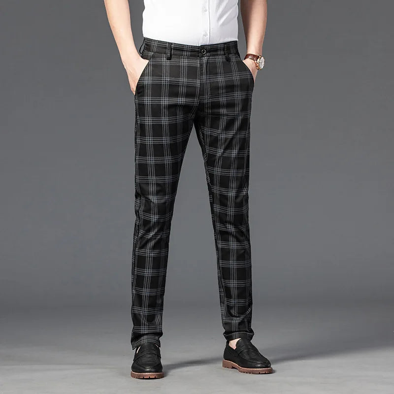 Calça Casual Masculina Xadrez Listrada Marcanzzi MZ257 em tecido de alta qualidade, com caimento confortável e design moderno para o dia a dia.