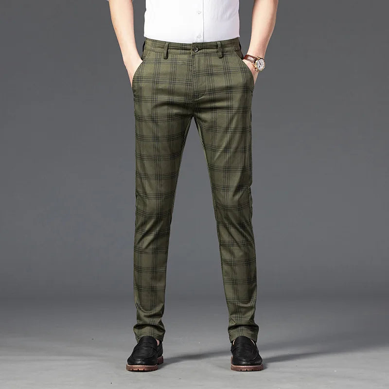 Calça Casual Masculina Xadrez Listrada Marcanzzi MZ257 em tecido de alta qualidade, com caimento confortável e design moderno para o dia a dia.