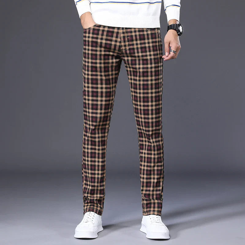 Calça Casual Masculina Xadrez Marcanzzi MZ010: conforto, durabilidade, 4 bolsos, cores neutras, ajuste perfeito. Versátil para looks casuais e sociais.