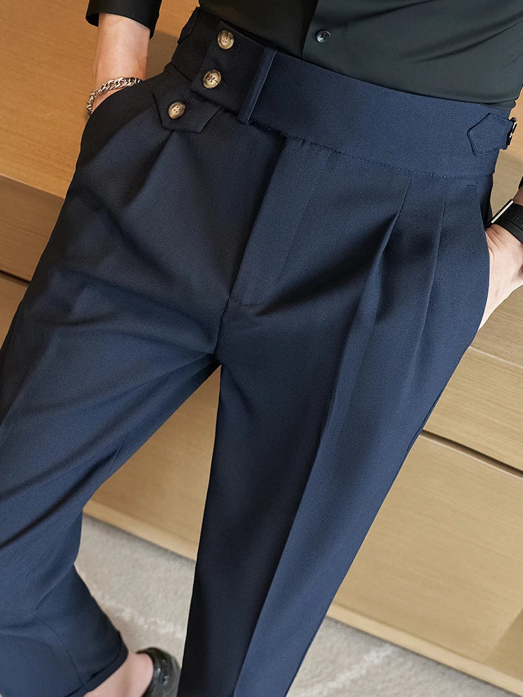 Calça de Alfaiataria Masculina Marcanzzi MZ253 confeccionada em materiais de alta qualidade, com corte clássico, caimento impecável e estilo refinado.