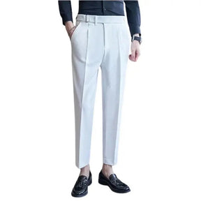 Calça de Alfaiataria Masculina Marcanzzi MZ254 confeccionada em tecido premium, com corte clássico, caimento impecável e estilo sofisticado.