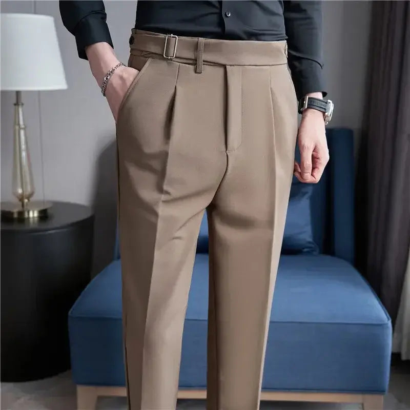 Calça de Alfaiataria Masculina Marcanzzi MZ254 confeccionada em tecido premium, com corte clássico, caimento impecável e estilo sofisticado.