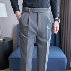 Calça de Alfaiataria Masculina Marcanzzi MZ254 confeccionada em tecido premium, com corte clássico, caimento impecável e estilo sofisticado.
