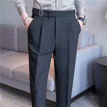 Calça de Alfaiataria Masculina Marcanzzi MZ254 confeccionada em tecido premium, com corte clássico, caimento impecável e estilo sofisticado.