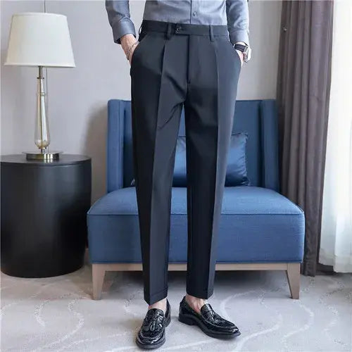 Calça de Alfaiataria Masculina Marcanzzi MZ255 em tecido premium, com corte moderno, caimento impecável e design sofisticado para várias ocasiões.