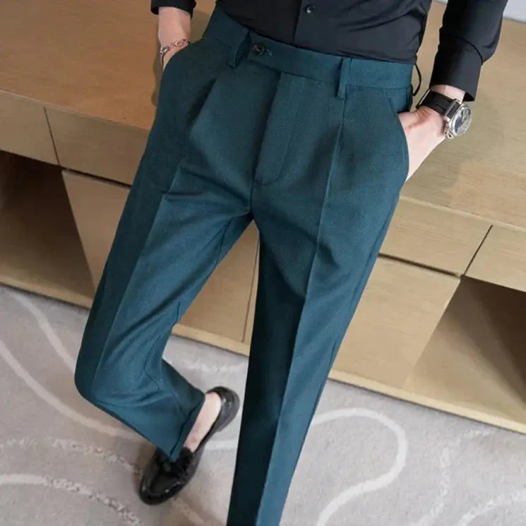 Calça de Alfaiataria Masculina Marcanzzi MZ255 em tecido premium, com corte moderno, caimento impecável e design sofisticado para várias ocasiões.