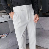 Calça de Alfaiataria Masculina Marcanzzi MZ256 feita em tecido premium, com corte tradicional, caimento perfeito e estilo elegante para várias ocasiões.