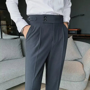 Calça de Alfaiataria Masculina Marcanzzi MZ256 feita em tecido premium, com corte tradicional, caimento perfeito e estilo elegante para várias ocasiões.