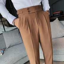 Calça de Alfaiataria Masculina Marcanzzi MZ256 feita em tecido premium, com corte tradicional, caimento perfeito e estilo elegante para várias ocasiões.
