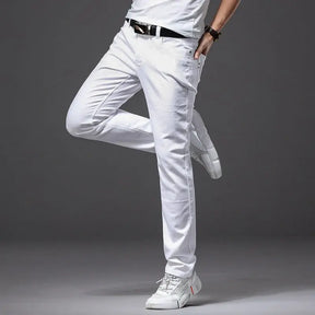 Calça Jeans Masculina Marcanzzi Classy MZ261 com design moderno, acabamento premium e caimento elegante para estilo e exclusividade.