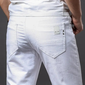 Calça Jeans Masculina Marcanzzi Classy MZ261 com design moderno, acabamento premium e caimento elegante para estilo e exclusividade.