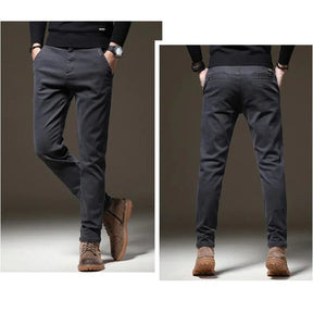 Calça Jeans Masculina Marcanzzi MZ002: denim de alta qualidade, confortável e durável, com corte moderno e cores versáteis para looks casuais e formais.