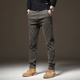 Calça Jeans Masculina Marcanzzi MZ002: denim de alta qualidade, confortável e durável, com corte moderno e cores versáteis para looks casuais e formais.