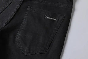 Calça Jeans Masculina Marcanzzi Spectre MZ260 com costuras reforçadas, tecido leve e respirável e acabamento premium para estilo e conforto.