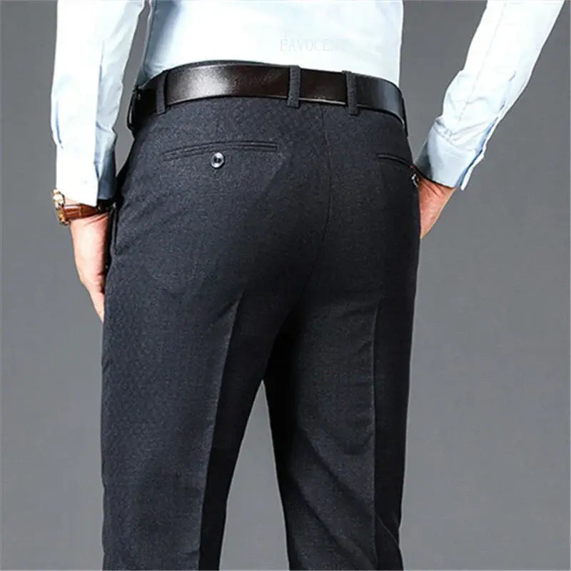 Calça Social Executiva Masculina Marcanzzi MZ008: design clássico, caimento elegante, ideal para ambientes corporativos, feita com materiais premium.