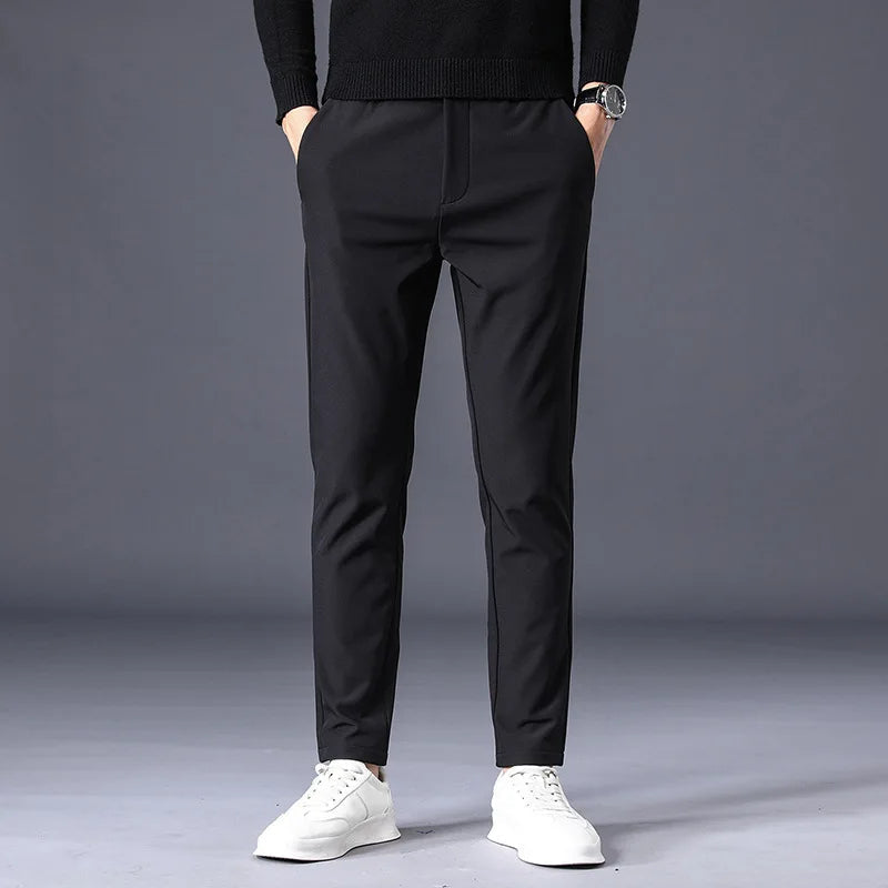 Calça Social Masculina Marcanzzi MZ001 com corte elegante, tecido de Nylon e SPANDEX™, conforto e respirabilidade para o dia a dia