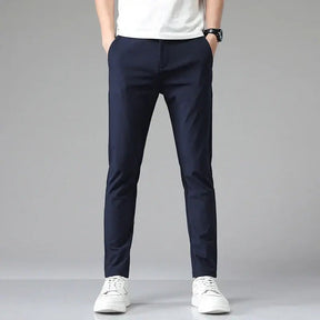 Calça Social Masculina Slim Marcanzzi MZ007: design moderno, modelagem slim fit, tecido premium, ideal para eventos formais e looks casuais refinados.