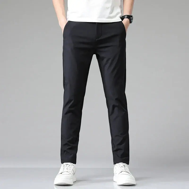 Calça Social Masculina Slim Marcanzzi MZ007: design moderno, modelagem slim fit, tecido premium, ideal para eventos formais e looks casuais refinados.