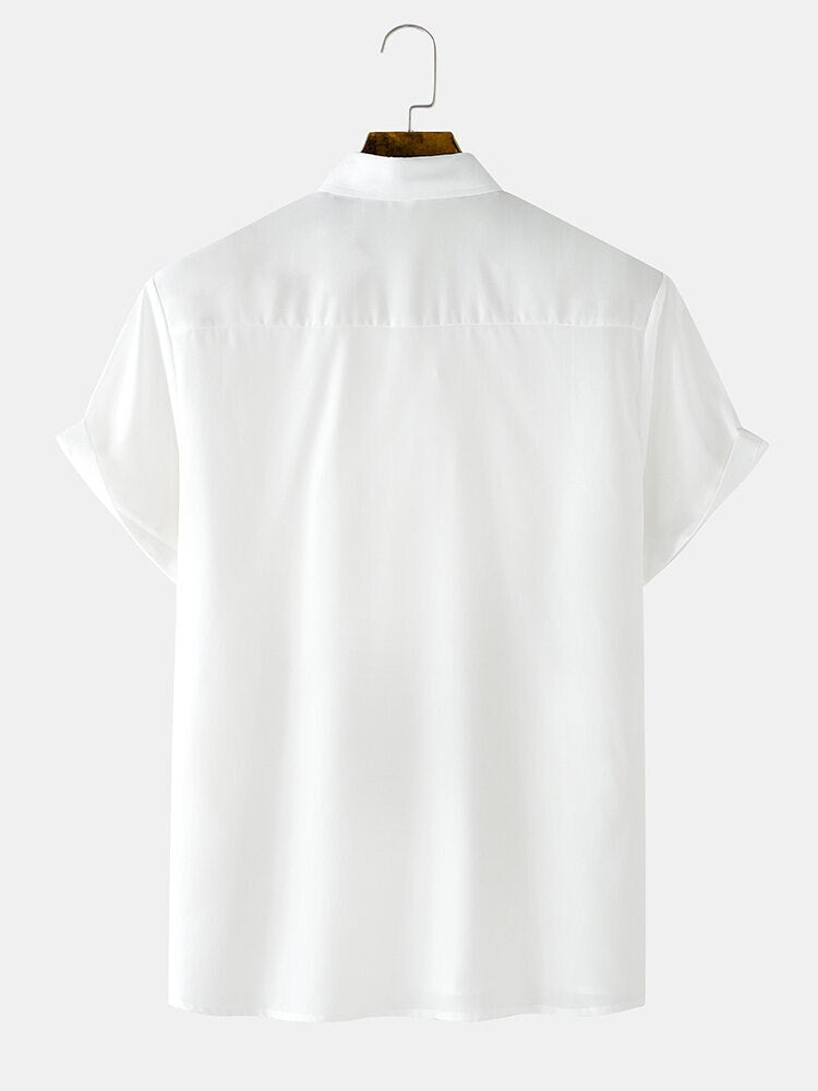 Camisa Manga Curta Marcanzzi Flower MZ576 branca com estampa discreta de flor preta, tecido leve, confortável e design minimalista versátil.