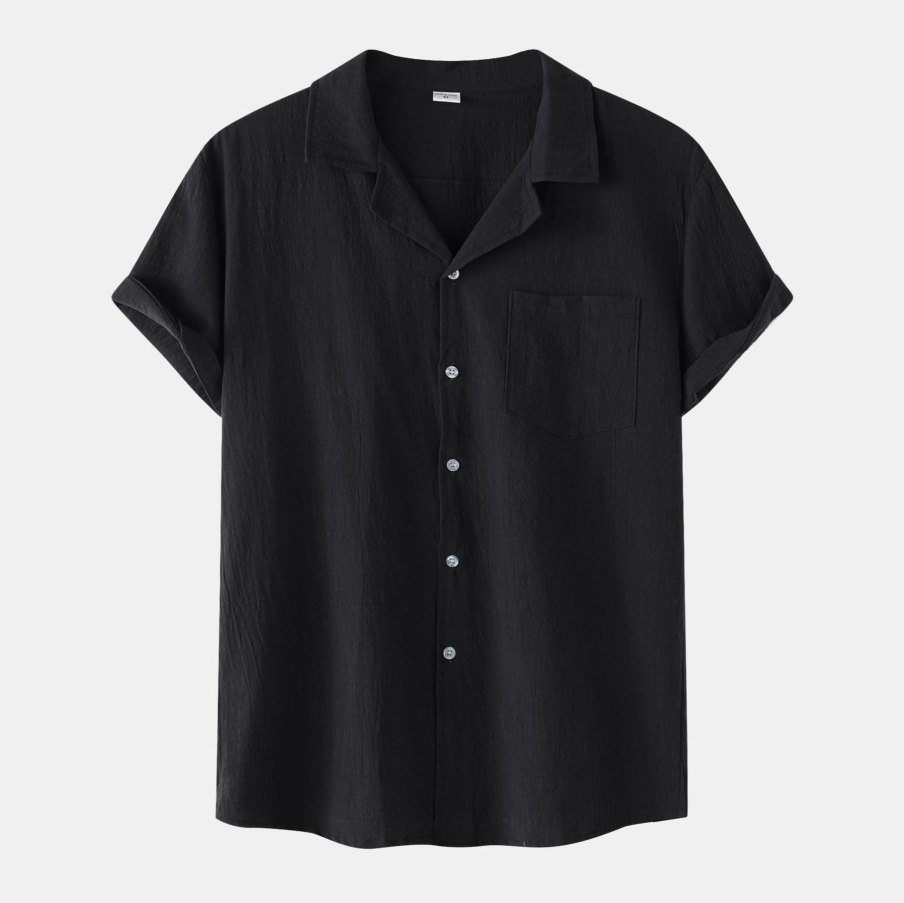 Camisa Manga Curta Marcanzzi Ibéria MZ578 com gola aberta e bolso frontal. Tecido leve e respirável para estilo casual e sofisticado no dia a dia.