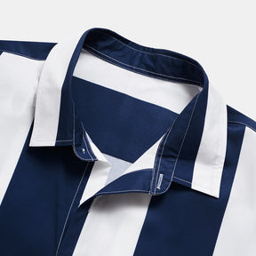 Camisa Manga Curta Marcanzzi Ocean MZ585 com listras verticais azul-marinho e branco, tecido leve, caimento confortável e design moderno versátil.