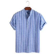 Camisa Manga Curta Marcanzzi Sierra MZ589 listrada em cores variadas, tecido leve e confortável, ideal para looks casuais e sofisticados.