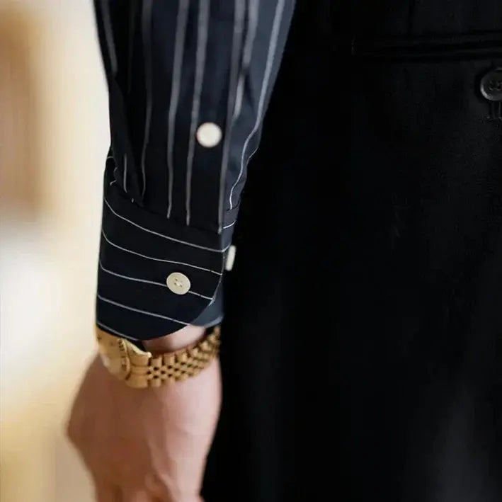 Camisa Social Listrada Masculina Marcanzzi MZ084, slim fit, algodão premium, toque suave, respirável, ideal para trabalho e eventos, durável e elegante.