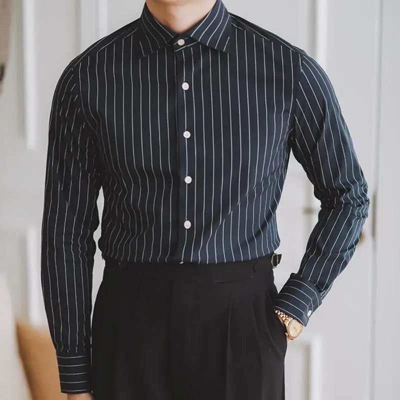 Camisa Social Listrada Masculina Marcanzzi MZ084, slim fit, algodão premium, toque suave, respirável, ideal para trabalho e eventos, durável e elegante.