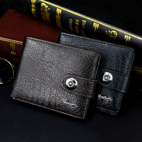 Carteira Masculina de Couro com Botão Marcanzzi RZ493 feita em couro premium, com fechamento em botão e design compacto para organização prática.