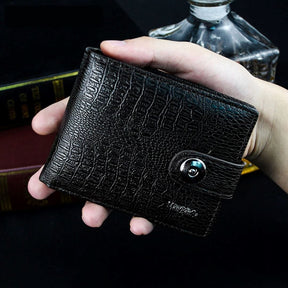 Carteira Masculina de Couro com Botão Marcanzzi RZ493 feita em couro premium, com fechamento em botão e design compacto para organização prática.
