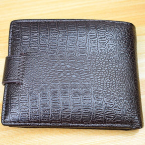 Carteira Masculina de Couro com Botão Marcanzzi RZ493 feita em couro premium, com fechamento em botão e design compacto para organização prática.