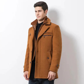 Casaco Masculino Grife Marcanzzi MZ132 em algodão e lã premium, corte inspirado no clássico britânico, resistente e leve para elegância em qualquer ocasião.