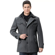 Casaco Masculino Grife Marcanzzi MZ132 em algodão e lã premium, corte inspirado no clássico britânico, resistente e leve para elegância em qualquer ocasião.