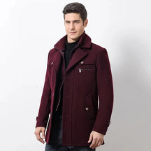 Casaco Masculino Grife Marcanzzi MZ132 em algodão e lã premium, corte inspirado no clássico britânico, resistente e leve para elegância em qualquer ocasião.