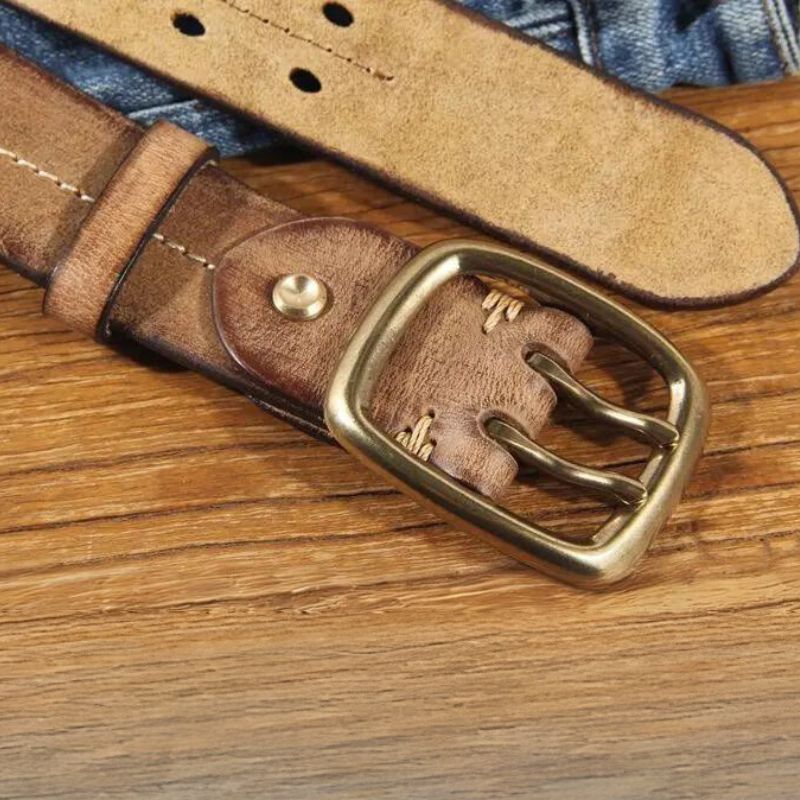 Cinto Masculino de Couro Artesanal Marcanzzi MZ458: elegância e durabilidade. Feito à mão, ideal para looks formais e casuais. Qualidade e estilo garantidos.