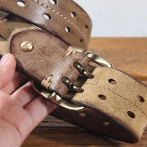 Cinto Masculino de Couro Artesanal Marcanzzi MZ458: elegância e durabilidade. Feito à mão, ideal para looks formais e casuais. Qualidade e estilo garantidos.