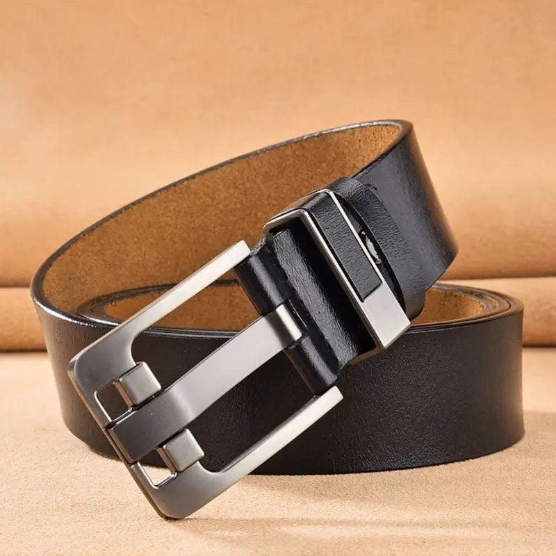 Cinto Masculino de Couro Confy Marcanzzi MZ344 feito em couro ecológico premium, com fivela sofisticada e design moderno para estilo atemporal.