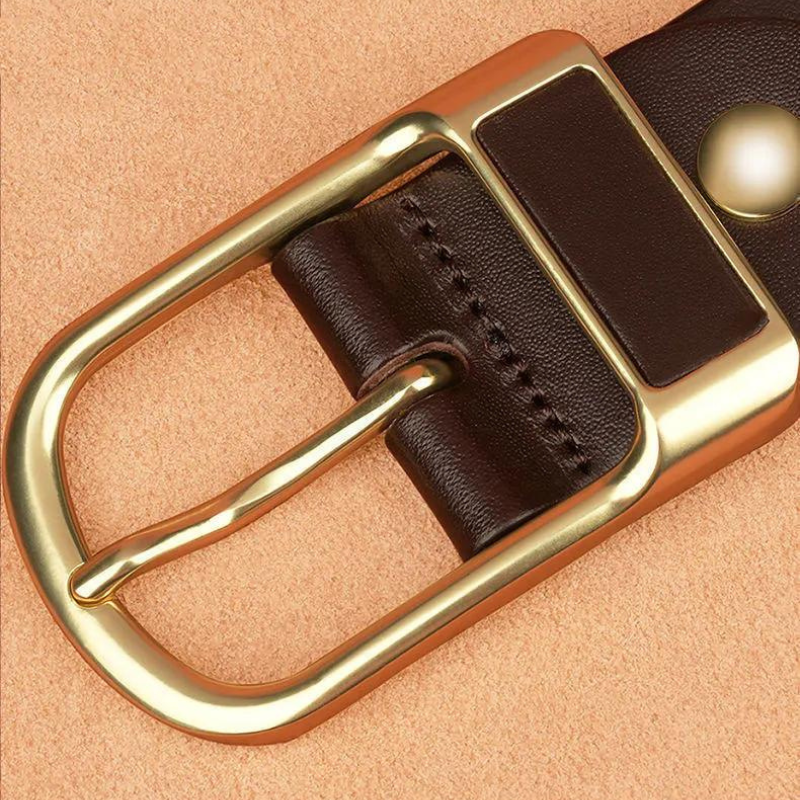 Cinto Masculino de Couro Marcanzzi Argos MZ469 em couro legítimo com design robusto e fivela metálica para estilo e personalidade marcante.