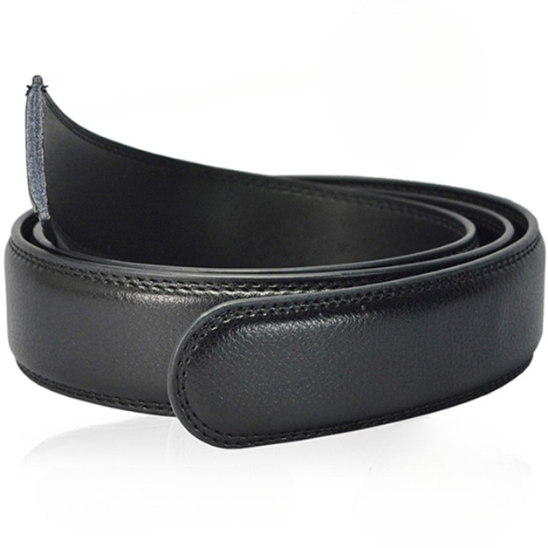 Cinto Masculino Couro Romenzi Altivo RZ466 com fivela esculpida e couro legítimo, ideal para compor visuais elegantes com estilo e durabilidade.