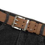 Cinto Masculino de Couro Romenzi Denim RZ459 artesanal com couro de bison e fivela metálica, perfeito para looks casuais ou sociais com estilo.