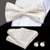 Gravata Borboleta Estampada Marcanzzi MZ452 com design exclusivo, nó pronto, abotoaduras e lenço para elegância e destaque em ocasiões formais.