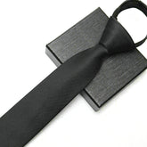 Gravata Clássica 1200 Fios Marcanzzi MZ450 em poliéster de alta densidade com toque acetinado e caimento refinado para elegância e estilo.