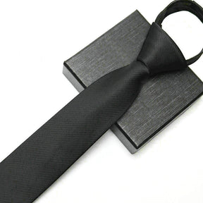 Gravata Clássica 1200 Fios Marcanzzi MZ450 em poliéster de alta densidade com toque acetinado e caimento refinado para elegância e estilo.