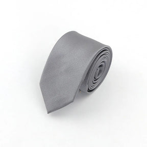 Gravata Executiva Marcanzzi MZ454: design minimalista, alta qualidade, corte moderno. Ideal para ambientes corporativos e eventos formais. Elegância garantida.