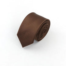 Gravata Executiva Marcanzzi MZ454: design minimalista, alta qualidade, corte moderno. Ideal para ambientes corporativos e eventos formais. Elegância garantida.