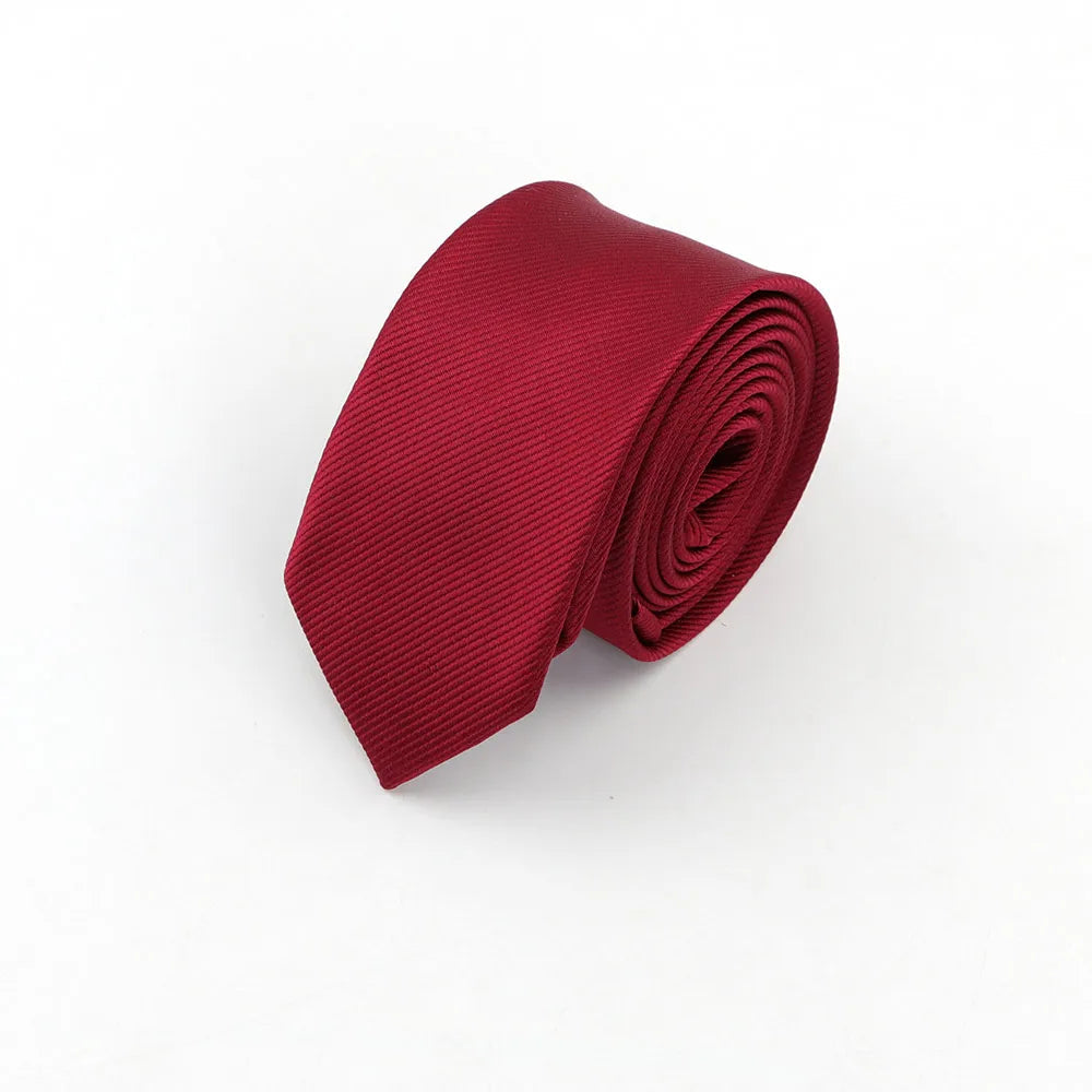 Gravata Executiva Marcanzzi MZ454: design minimalista, alta qualidade, corte moderno. Ideal para ambientes corporativos e eventos formais. Elegância garantida.